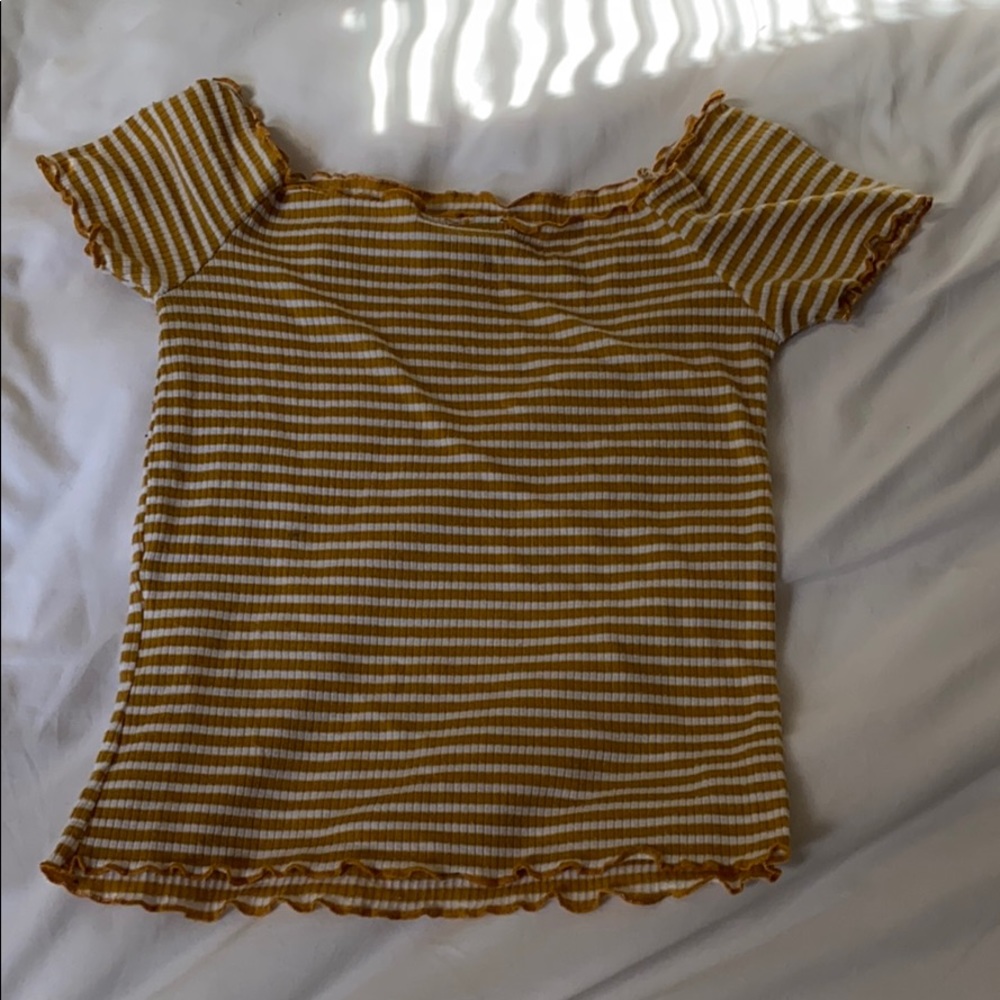 yellow of the shoulder top